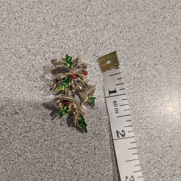 Christmas Wreath Brooch - Picture 3 of 5